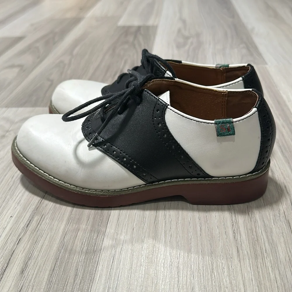 School Issue Vintage Girls Varsity Black and White Oxfords Size 2.5